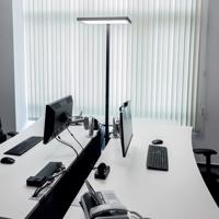 Luctra Vitawork stojaca LED 7 000 lm stmievateľná