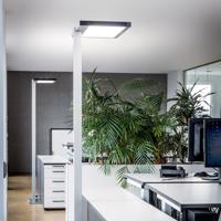 Luctra Vitawork stojaca LED lampa 7 000 lm PIR