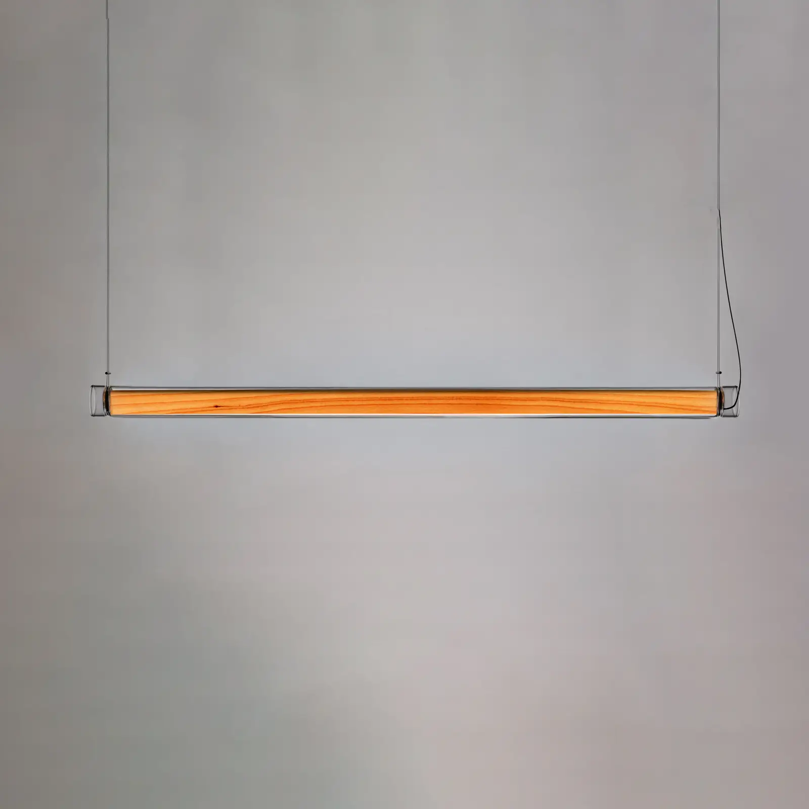 LZF Estela SH LED svietidlo, 120 cm, prírodný buk