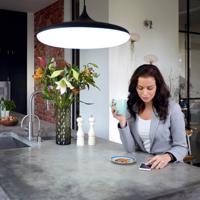 Philips Hue White Ambiance Cher lampa čierna