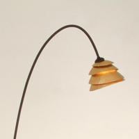 Stojaca lampa Snail 1-plameňová v hnedo-zlatej