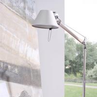 Stolná lampa Artemide Tolomeo so stmievačom 2700K