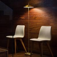 Vibia Mayfair - stojaca LED lampa, zlatá matná